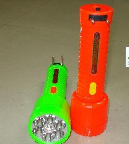 LED充電手電筒HD 3216 日用百貨中的實用照明選擇